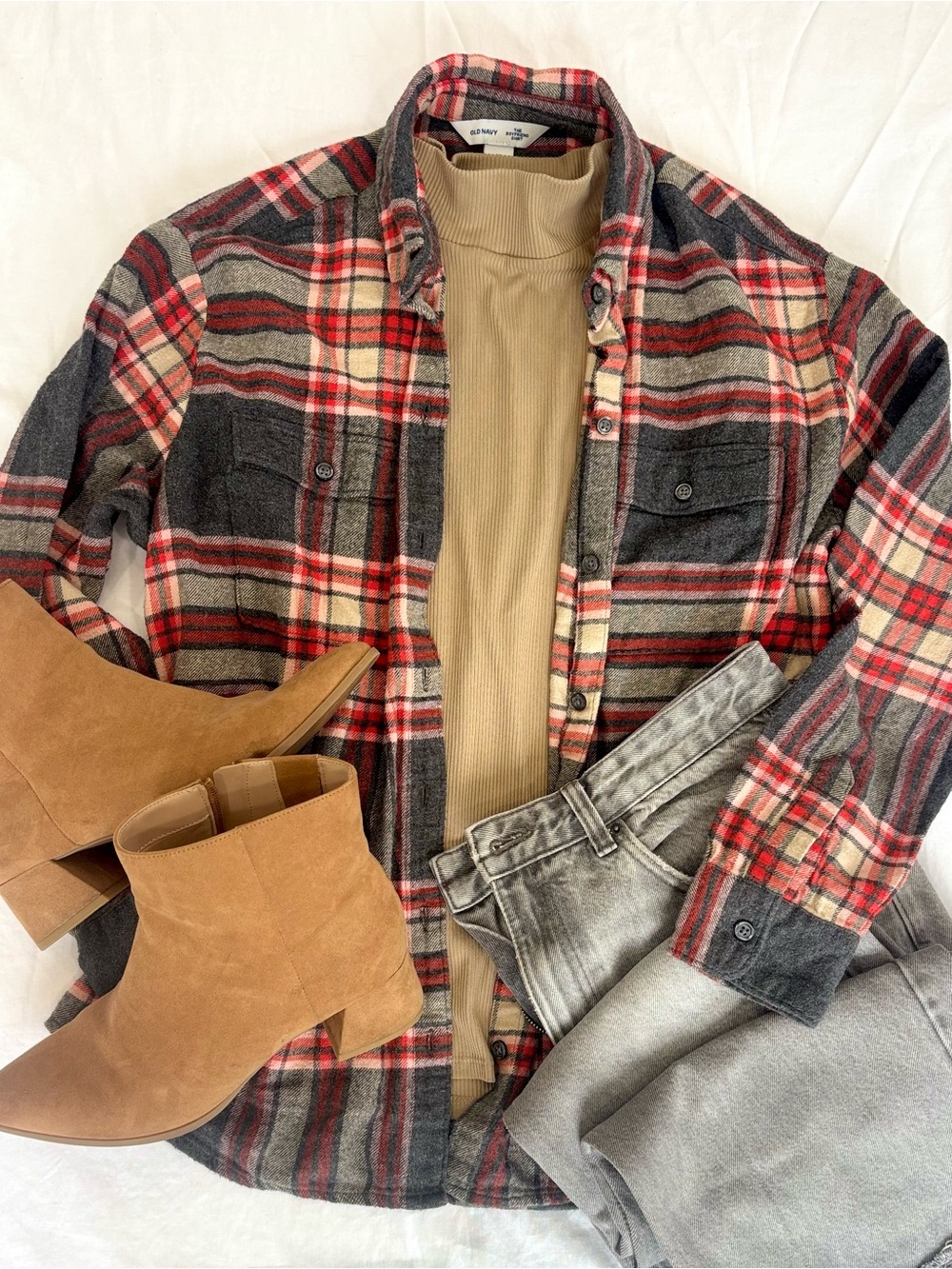 Women’s old Navy Plaid Flannel Shirt Jacket Gray and Red Size M